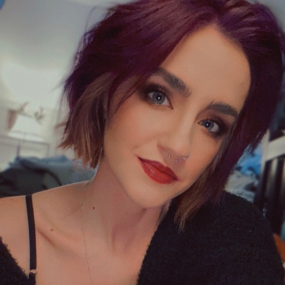 Meet your Posher, Taylor - Picture 1 of 1